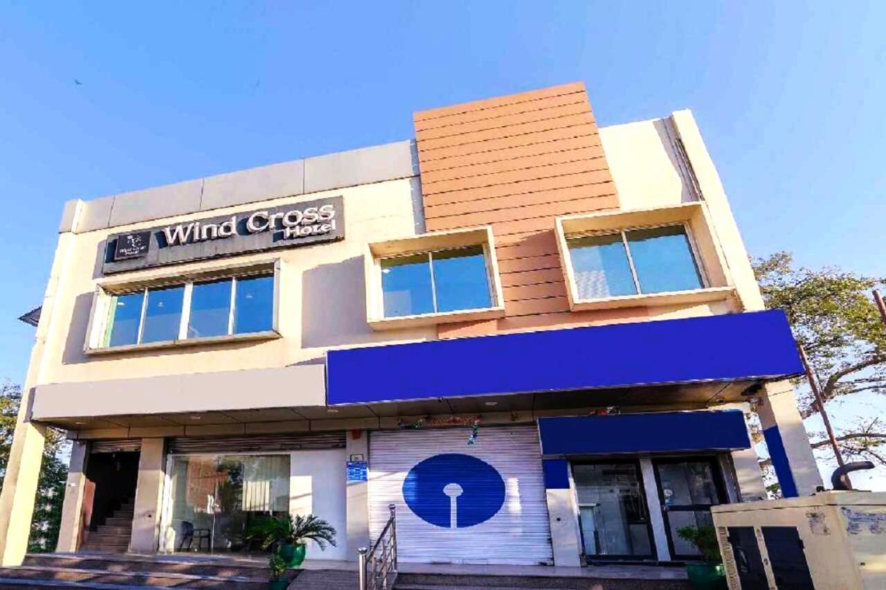 ホテル The Wind Cross Kālka エクステリア 写真